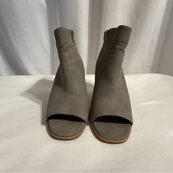 BC (Born in California) Gray Heeled Booties - Size 8.5 - Picture 2 of 10